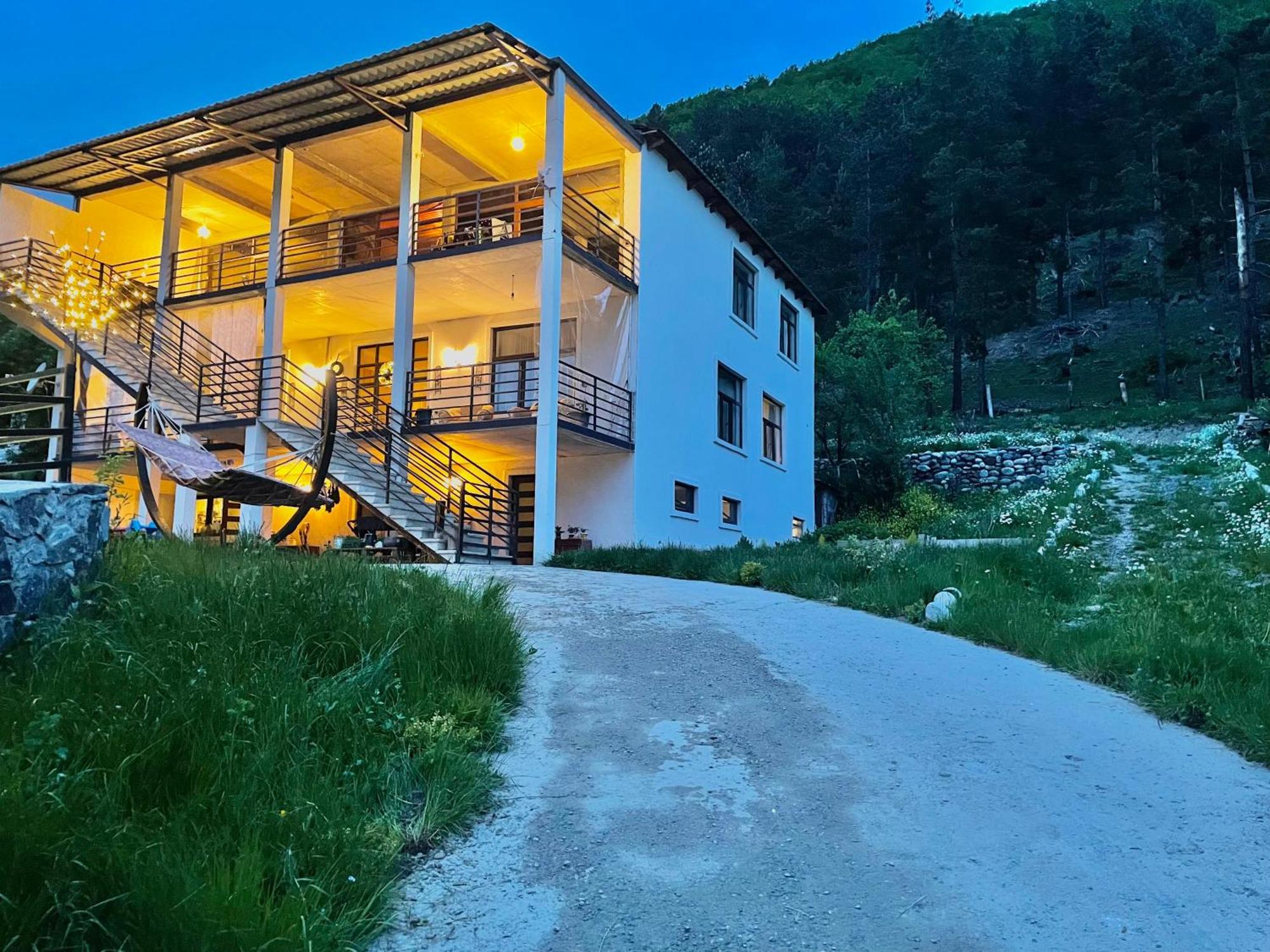 Guesthouse Shampriani Mestia Exterior photo